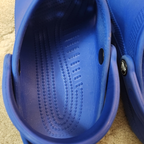 Blue crocs size Youth 4 Womens 6 - Picture 12 of 14